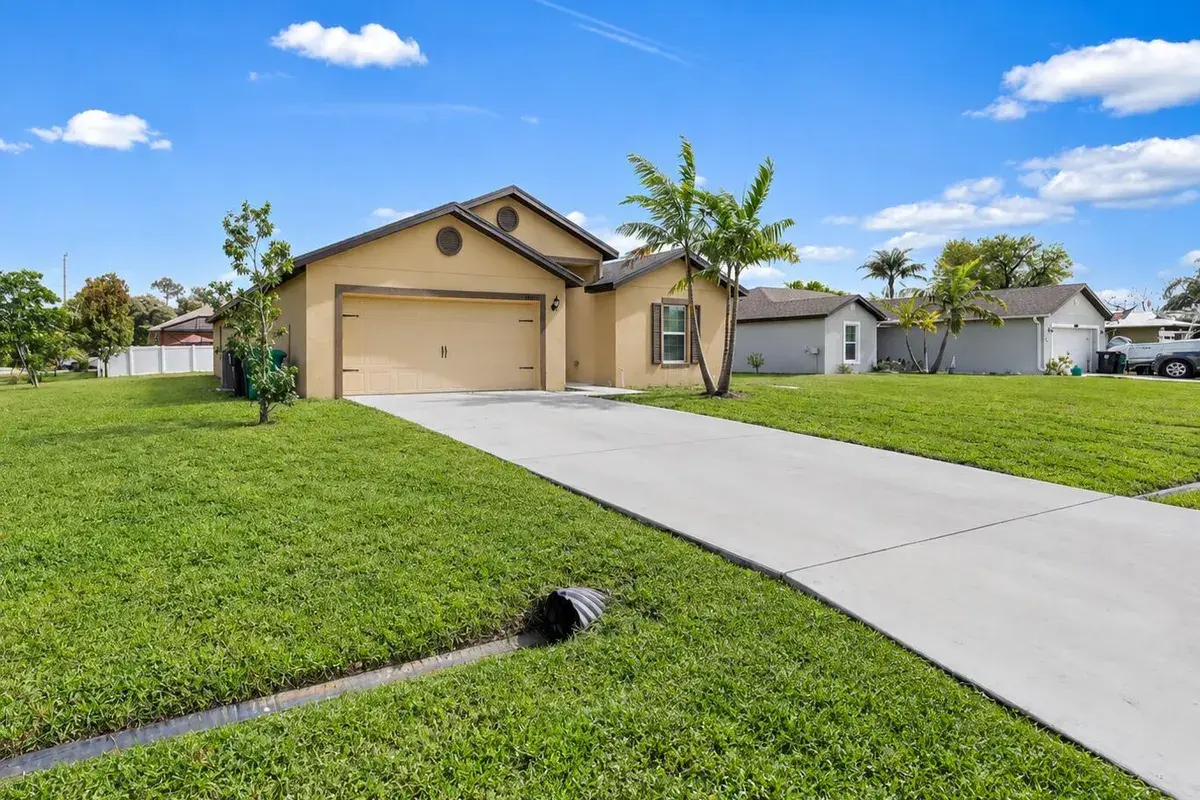 1597 SW LEISURE Lane, Port St. Lucie FL 34953