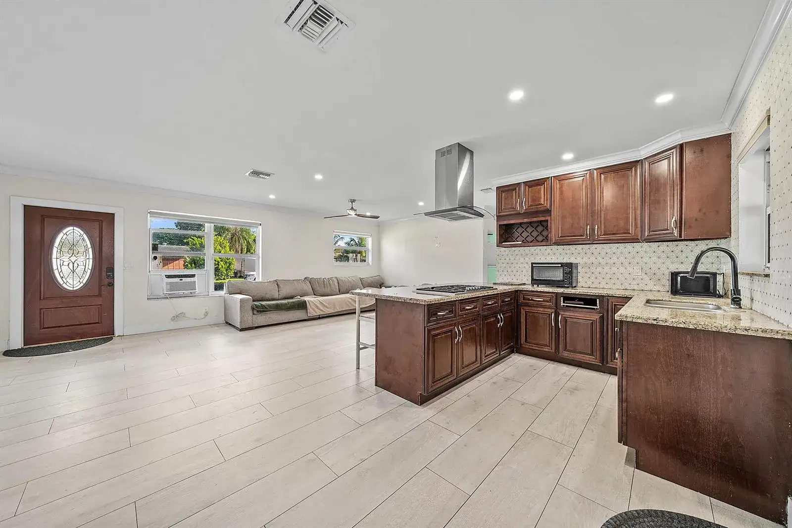 1446 W Jennings Street, Lantana FL 33462 photo 2