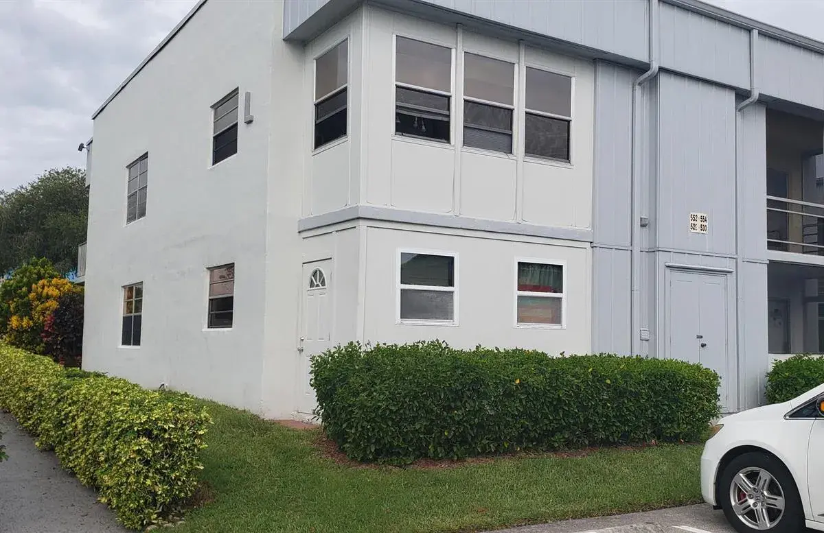 529 Burgundy L, Delray Beach FL 33484