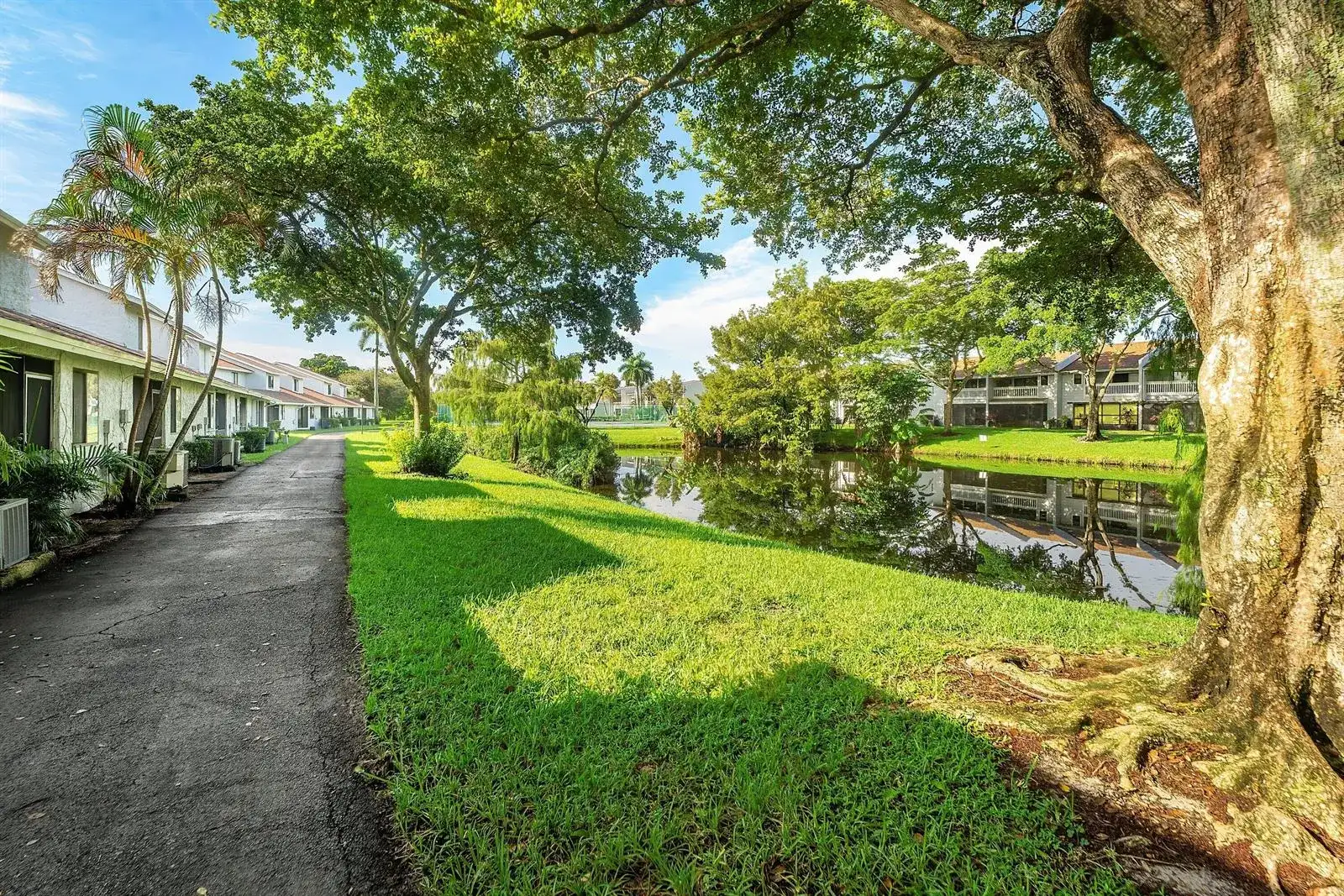 1595 Woodbridge Lakes Circle, West Palm Beach FL 33406 photo 5