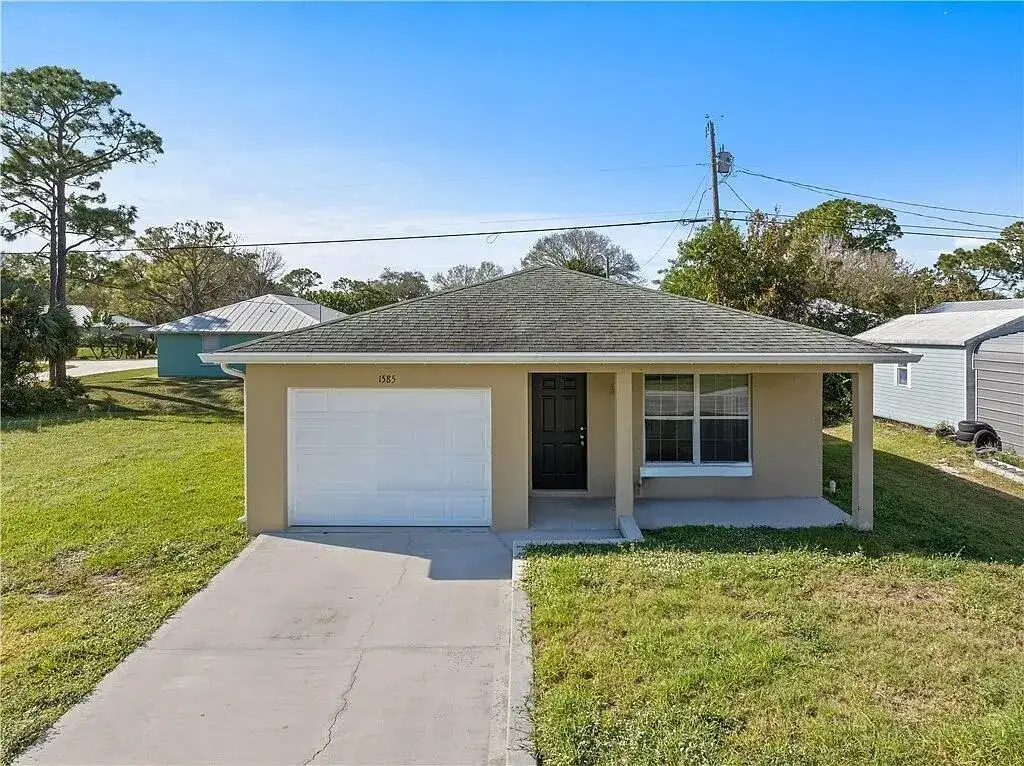 1585 20th Avenue SW, Vero Beach FL 32962