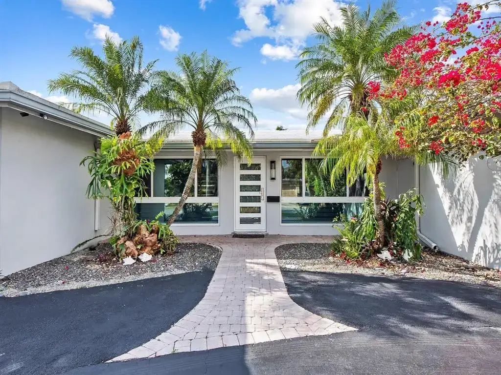 300 SE 10TH Street, Pompano Beach FL 33060 photo 2