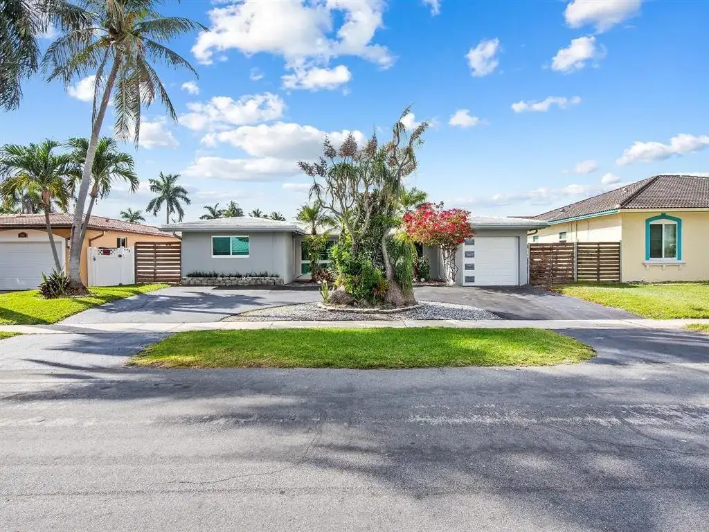300 SE 10TH Street, Pompano Beach FL 33060 photo 4