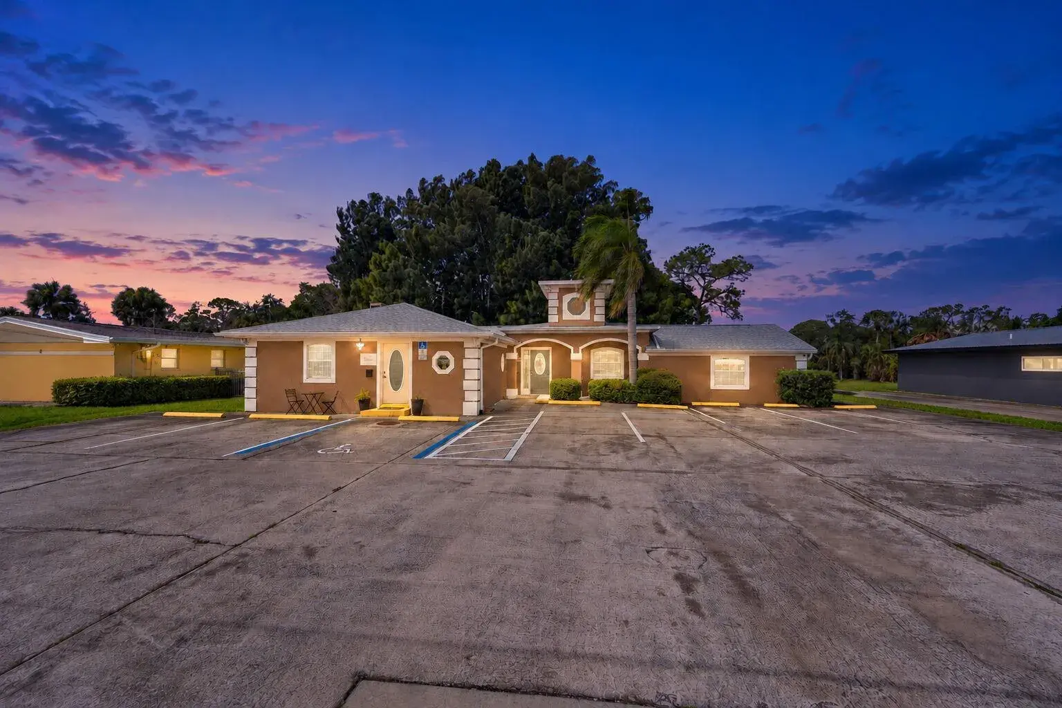 1542 S WICKHAM Road # B, Melbourne FL 32904