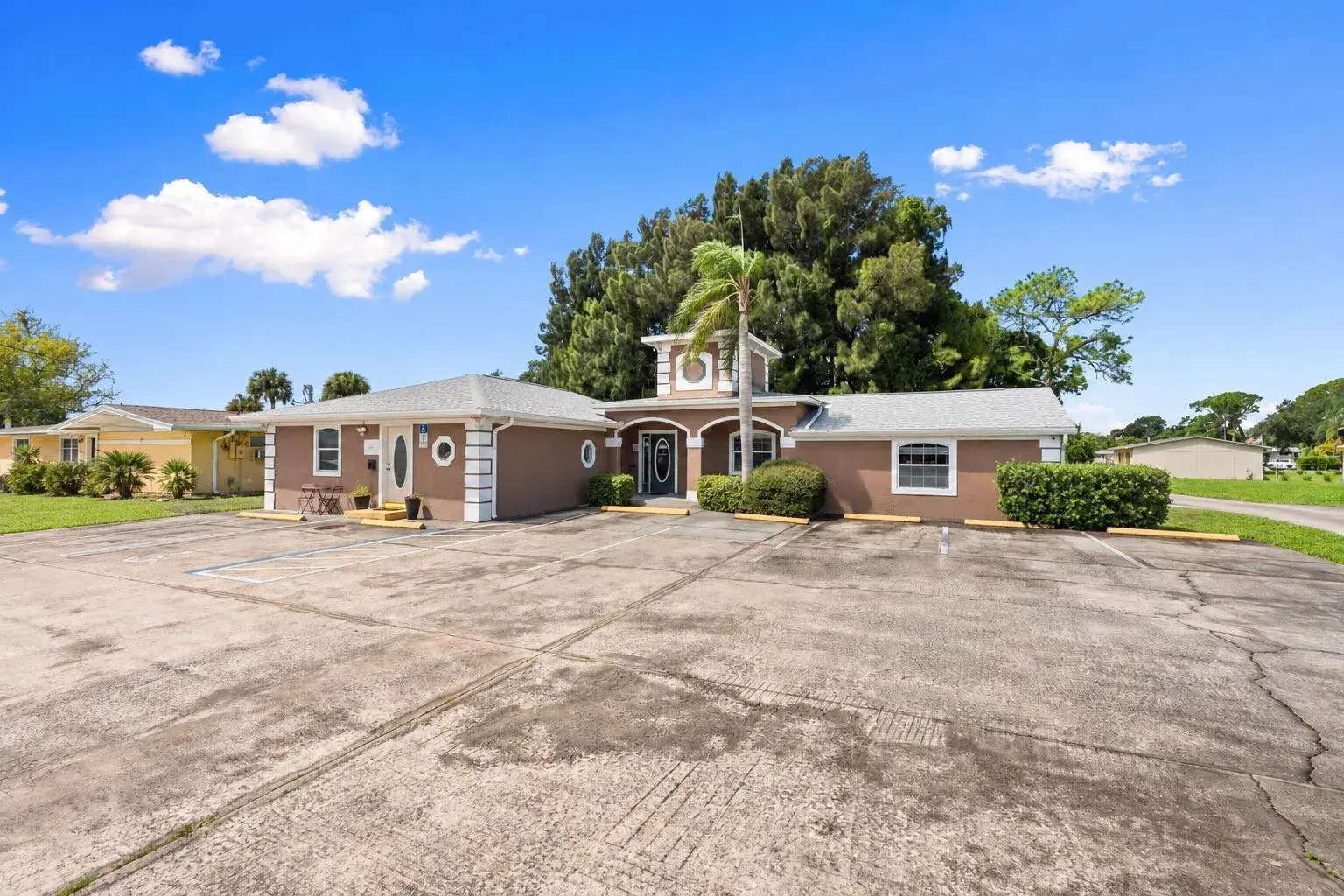 1542 S WICKHAM Road # B, Melbourne FL 32904