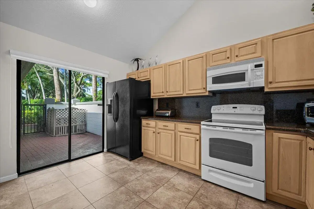 2402 Landings Boulevard, FL 33413