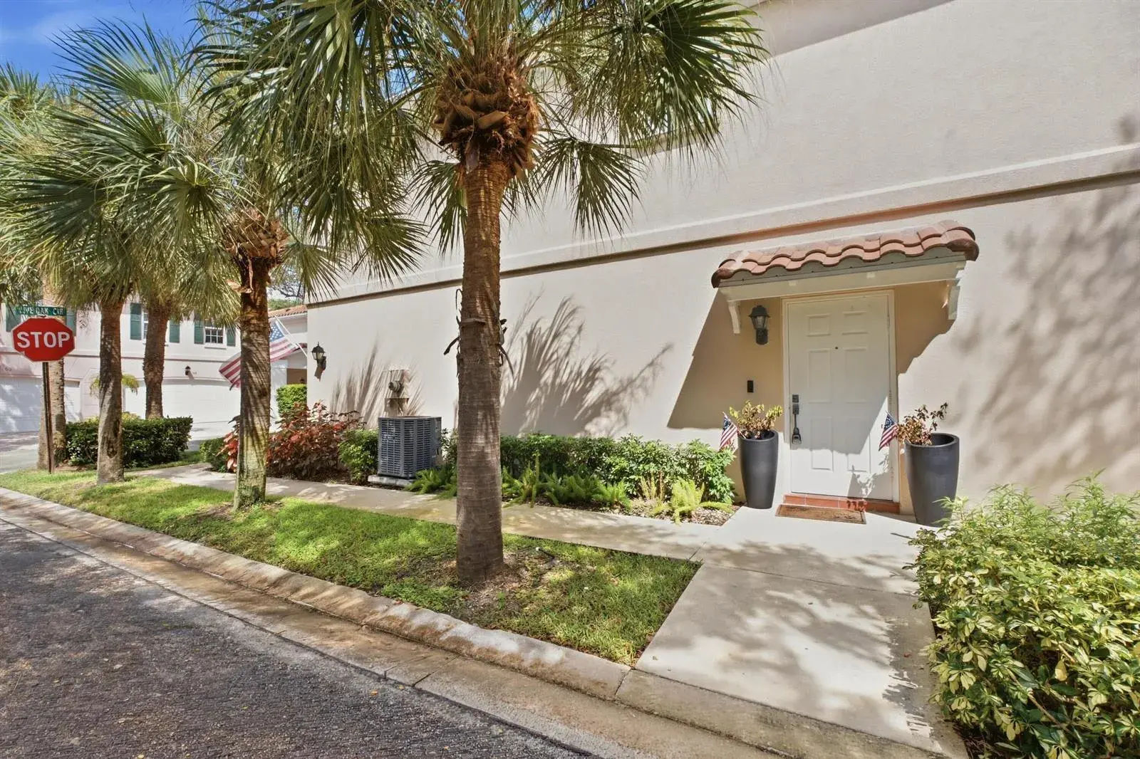 44 LIVE OAK Circle, Tequesta FL 33469