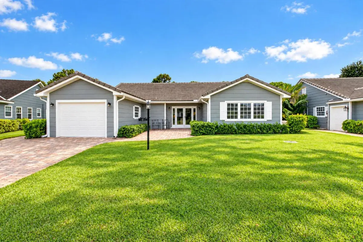 7 Holly Drive, Boynton Beach FL 33436