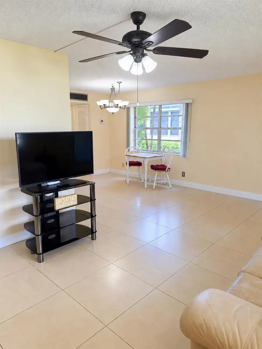 391 BURGUNDY I Avenue, Delray Beach FL 33484 photo 3