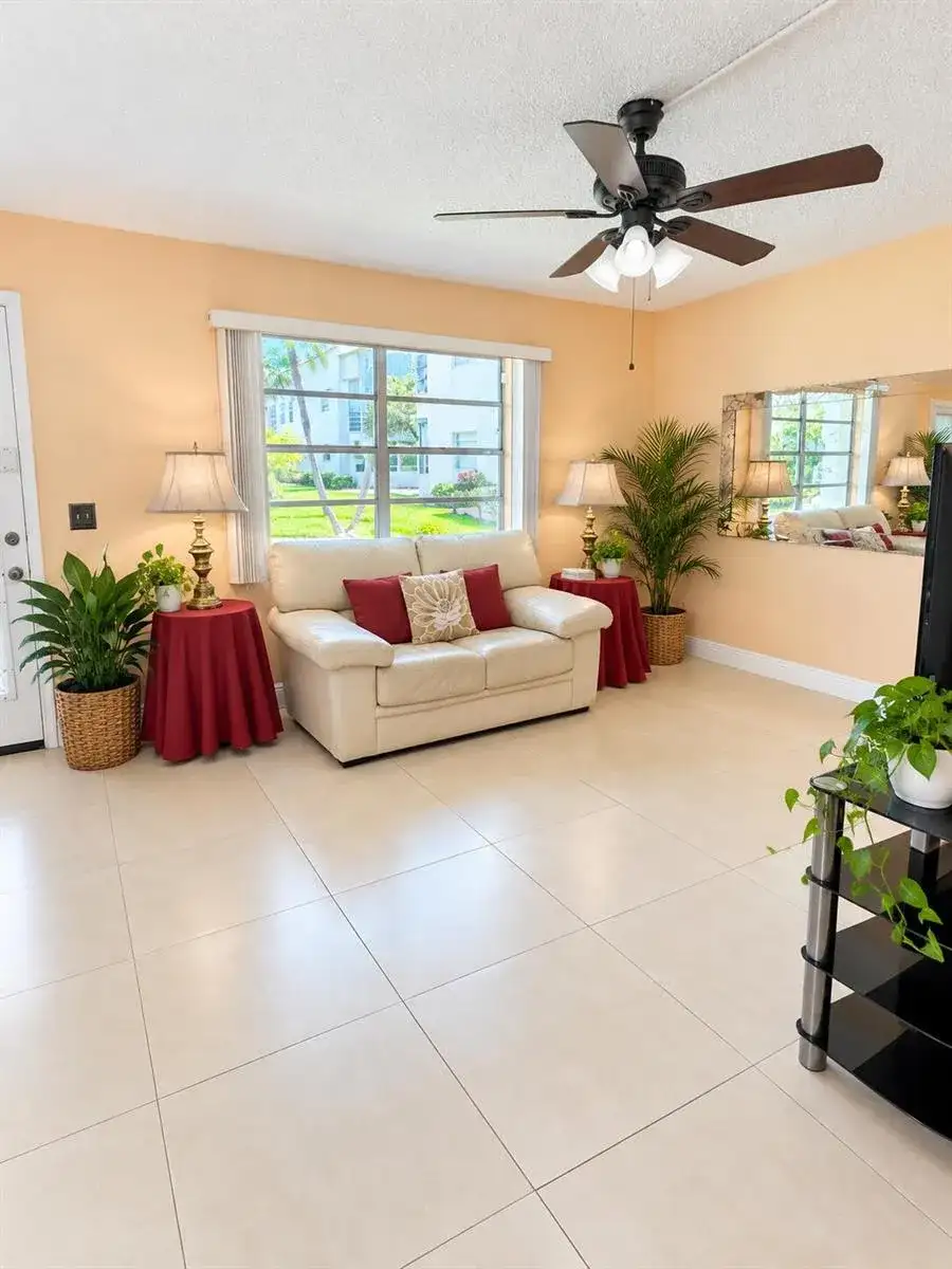 391 BURGUNDY I Avenue, Delray Beach FL 33484 photo 4