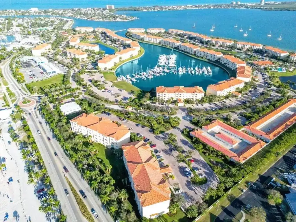 36 HARBOUR ISLE Drive W # 304, Fort Pierce FL 34949