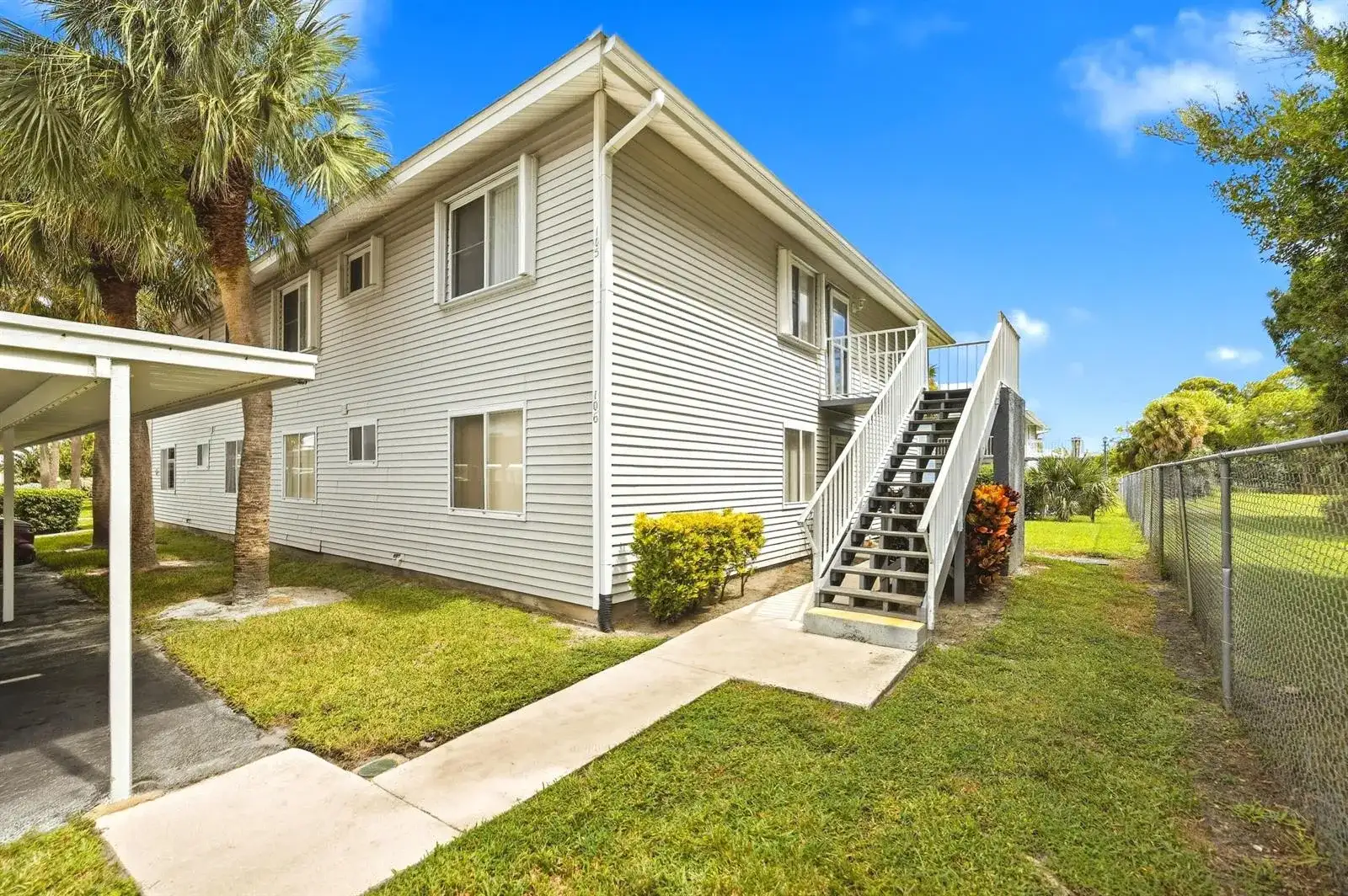 105 SE Village Drive, Port St. Lucie FL 34952 photo 4