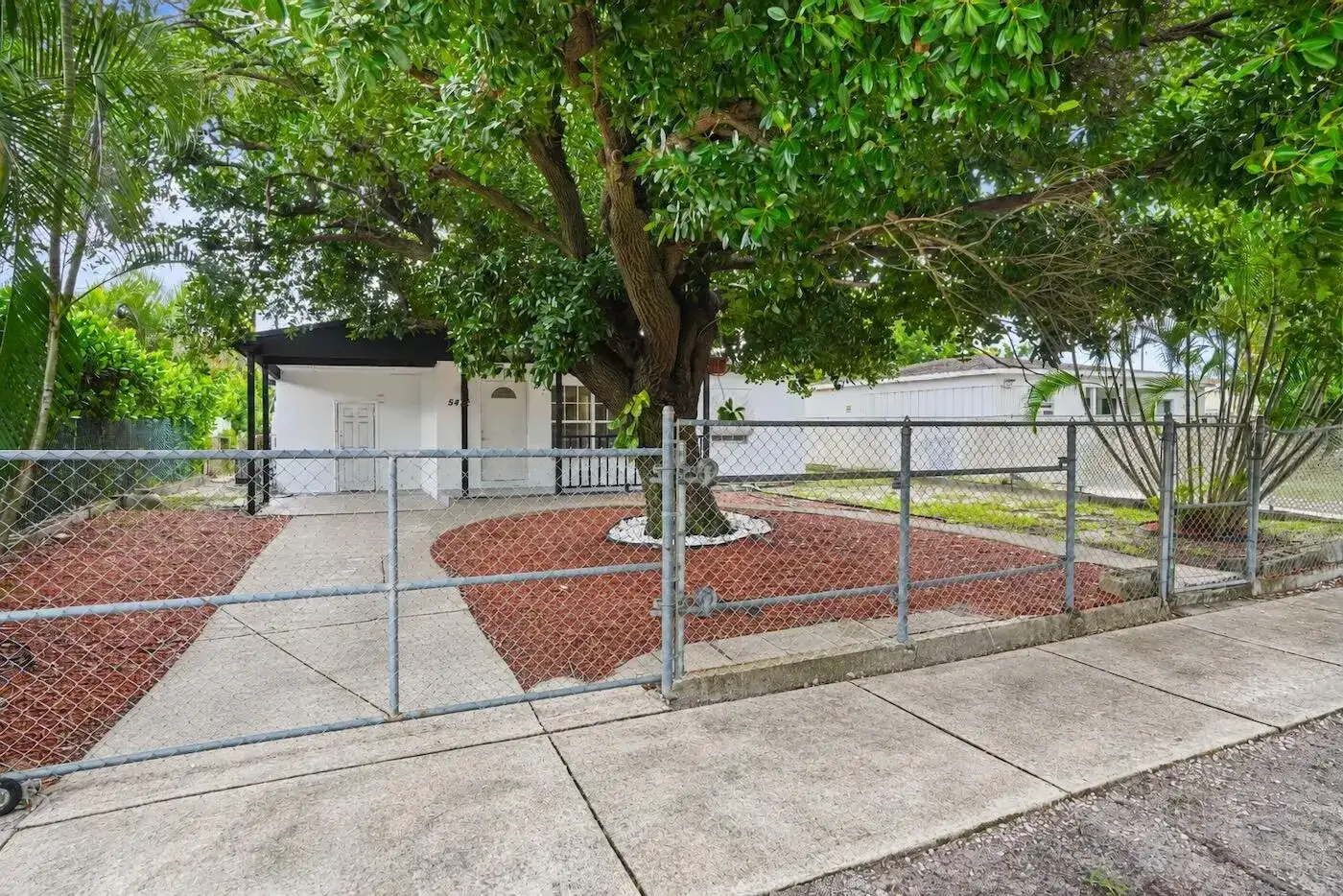 5472 NW 1ST Avenue, Oakland Park FL 33309 photo 2