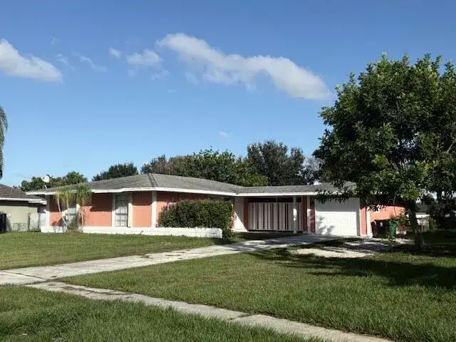 357 NE Camelot Drive, Port St. Lucie FL 34983 photo 3