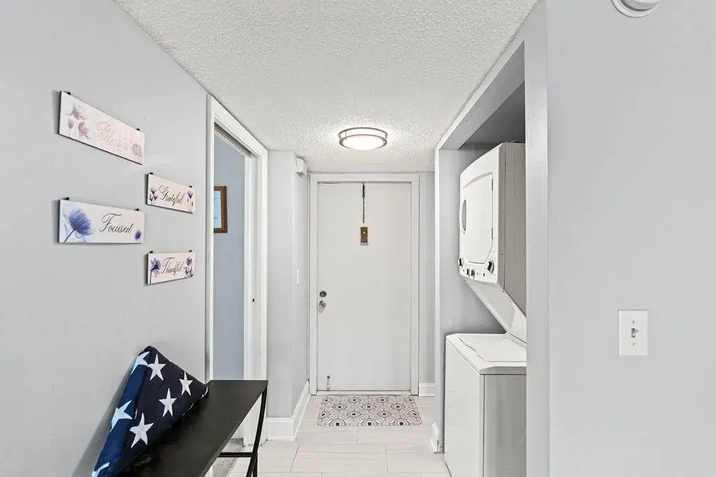 3590 Via Poinciana # 216, Lake Worth FL 33467