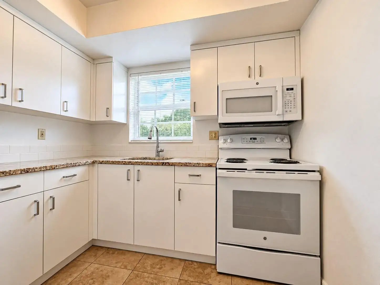 2920 CROSLEY Drive E, West Palm Beach FL 33415 photo 3