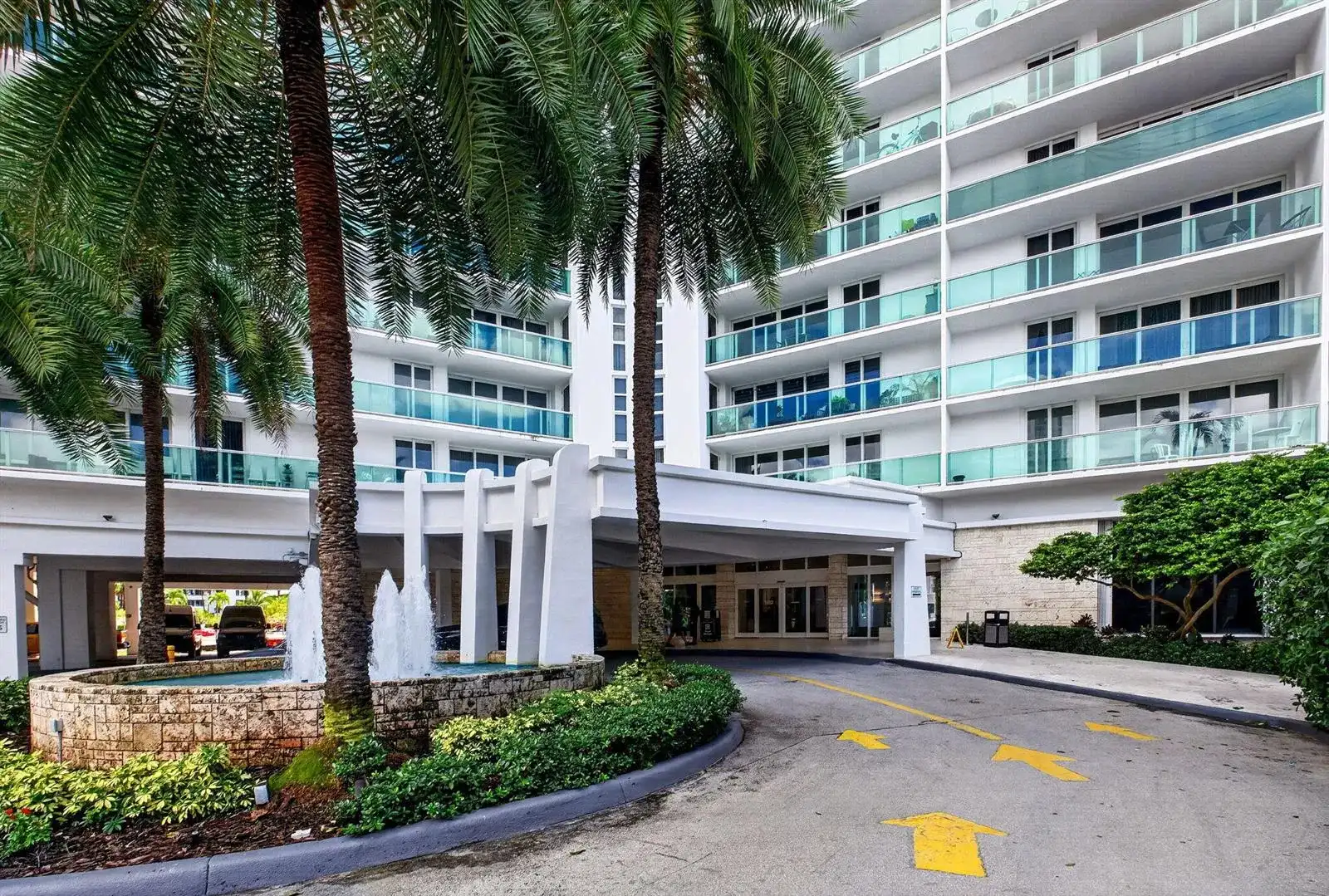 100 BAYVIEW Drive # 620, Sunny Isles Beach FL 33160