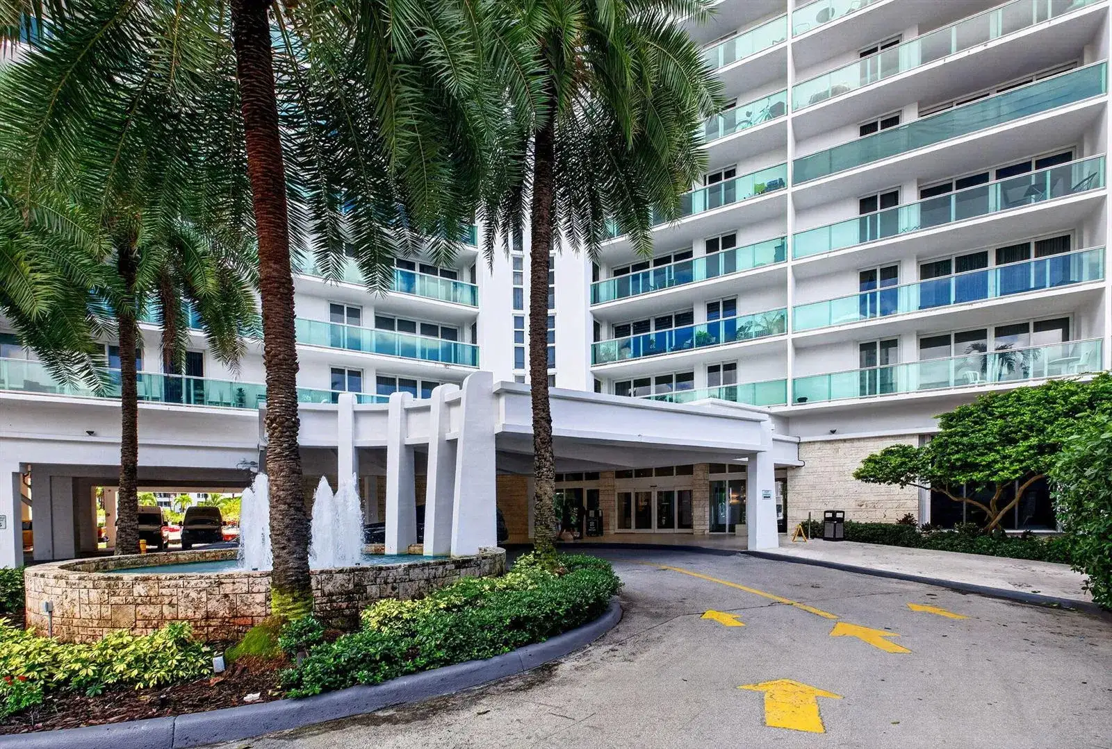 100 BAYVIEW Drive # 620, Sunny Isles Beach FL 33160