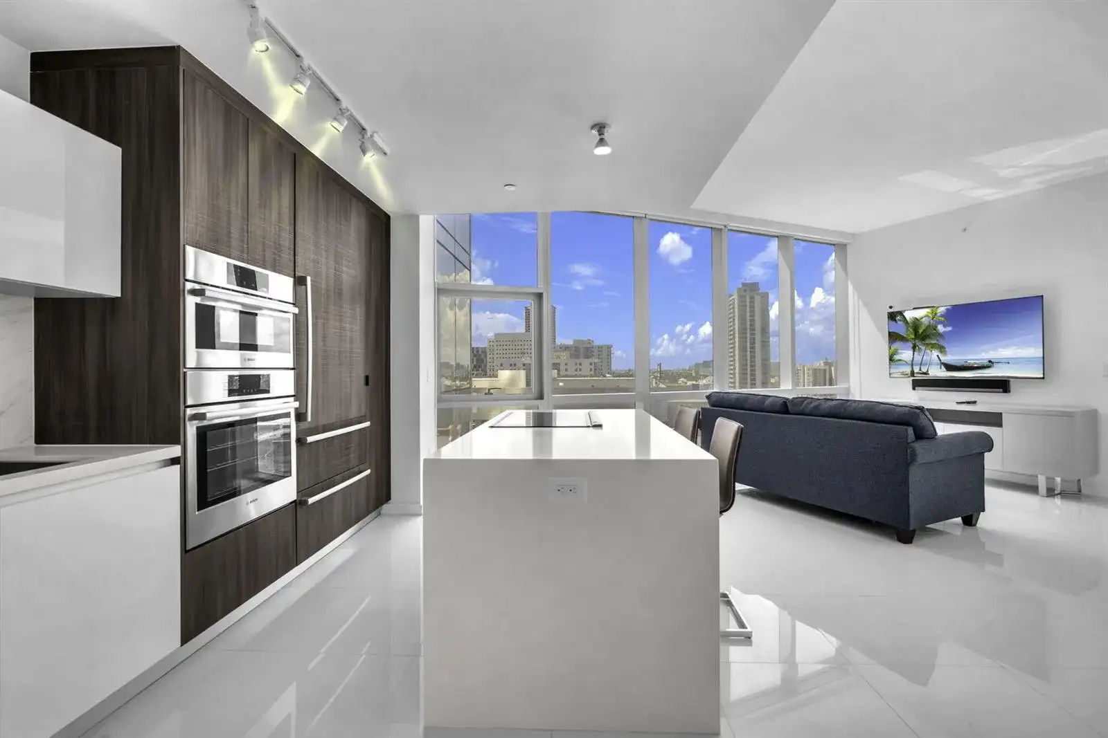 851 NE 1ST Avenue # 1002, Miami FL 33132 photo 2