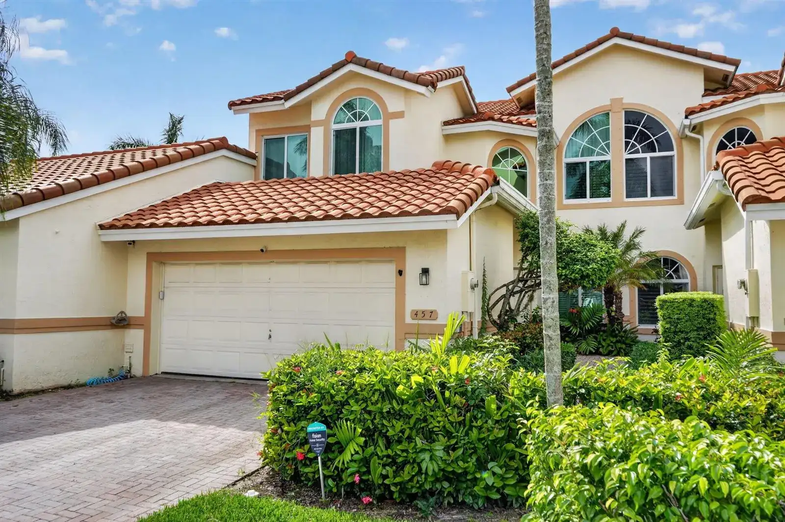 457 W PALM AIRE Drive, Pompano Beach FL 33069 photo 2