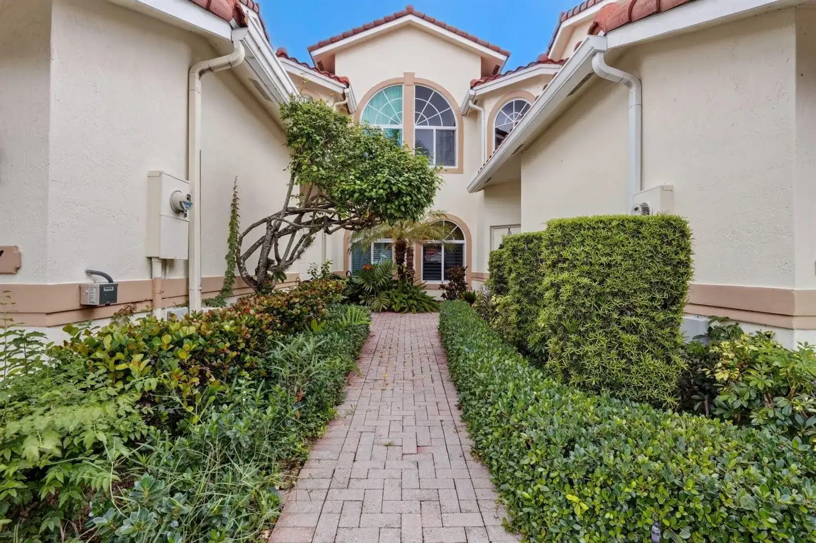 457 W PALM AIRE Drive, Pompano Beach FL 33069 photo 3