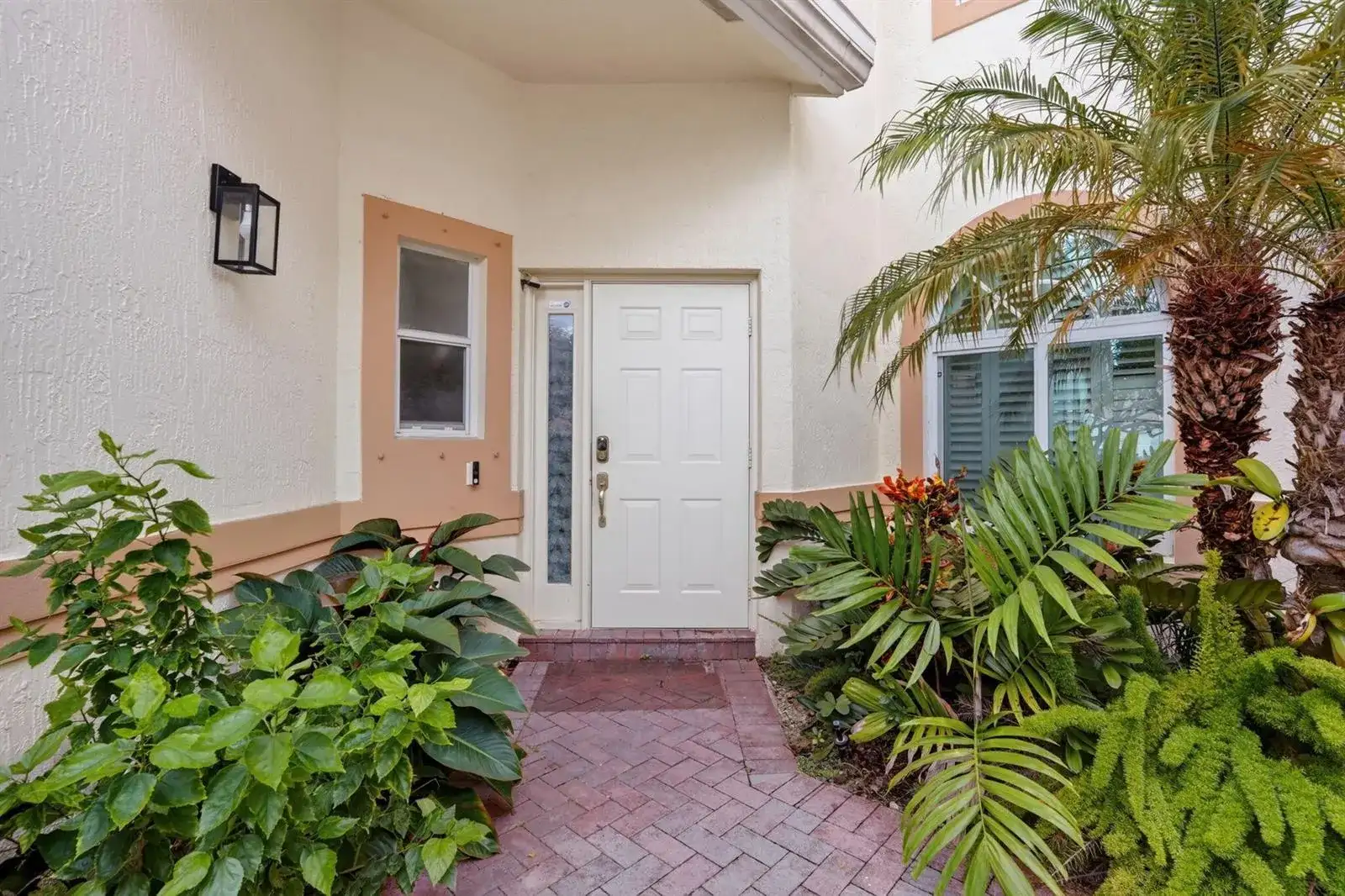 457 W PALM AIRE Drive, Pompano Beach FL 33069 photo 4