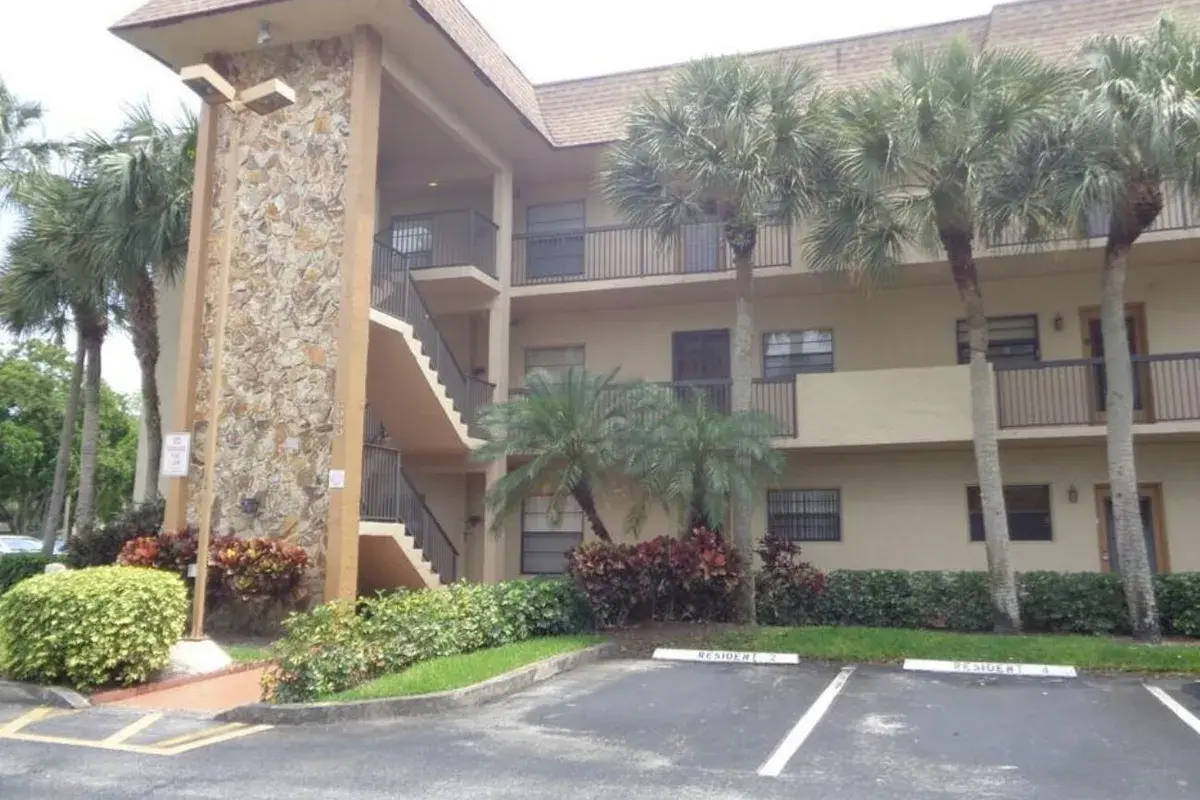 6090 N Sabal Palm Boulevard # 304, Tamarac FL 33319