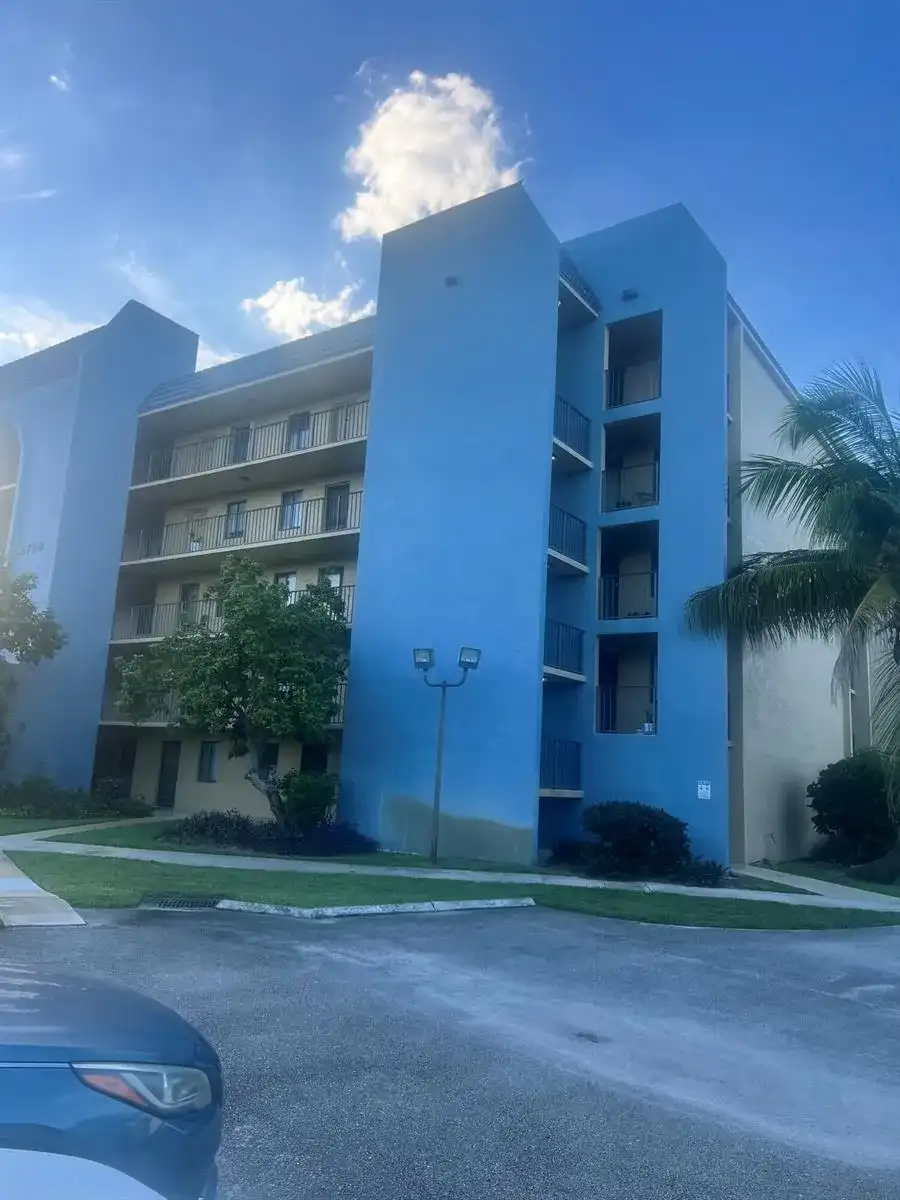 2794 TENNIS CLUB Drive # 205, West Palm Beach FL 33417