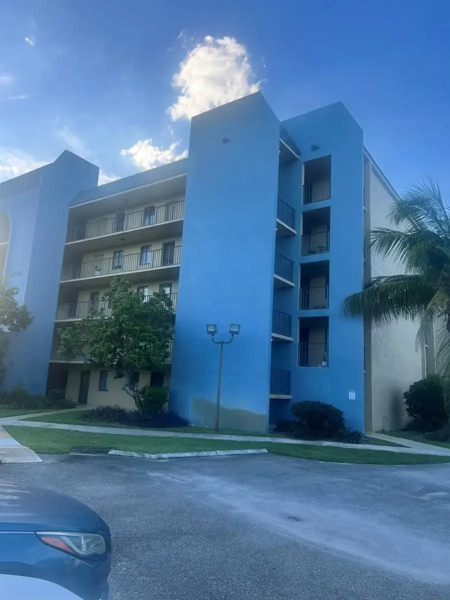 2794 TENNIS CLUB Drive # 205, West Palm Beach FL 33417