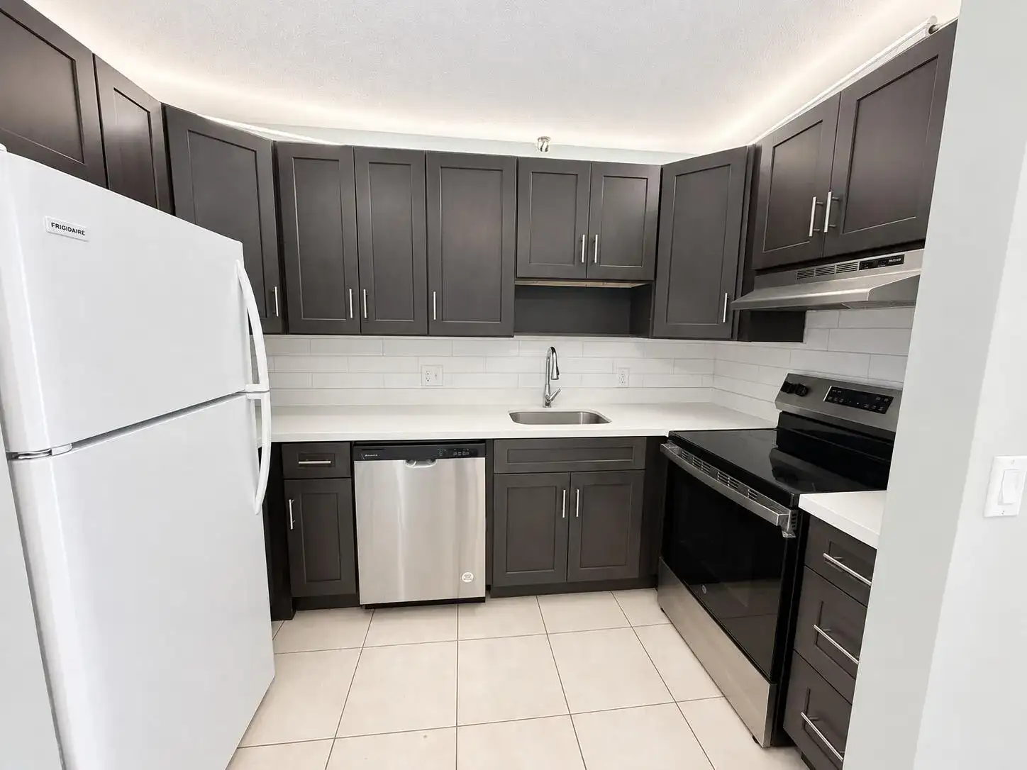 3253 NW 104th Avenue, Coral Springs FL 33065 photo 2