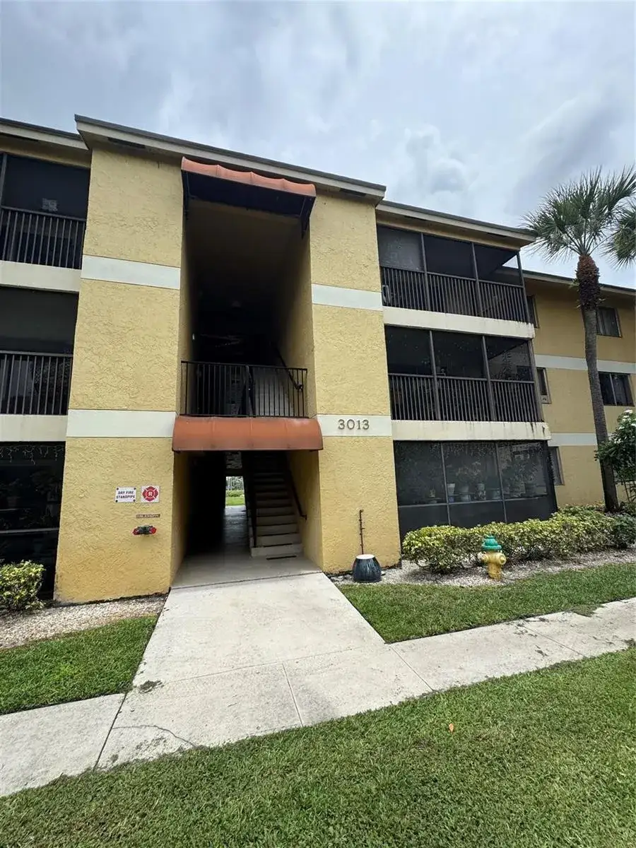 3013 N Oakland Forest Drive # 106, Oakland Park FL 33309
