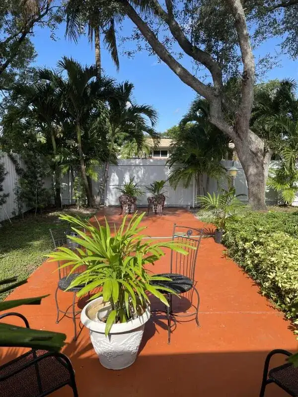 8670 NW 19th Street, Pembroke Pines FL 33024 photo 2