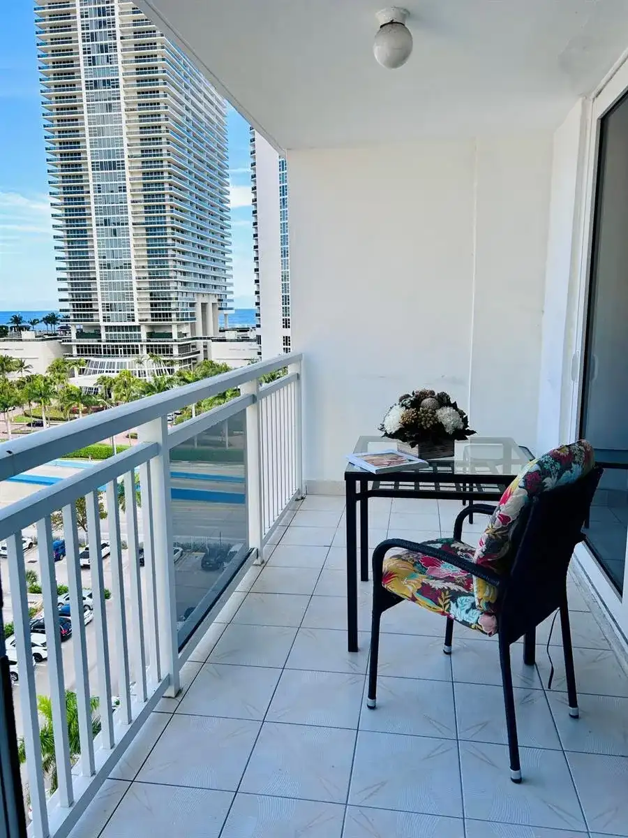 1849 S OCEAN Drive # 1105, Hallandale Beach FL 33009