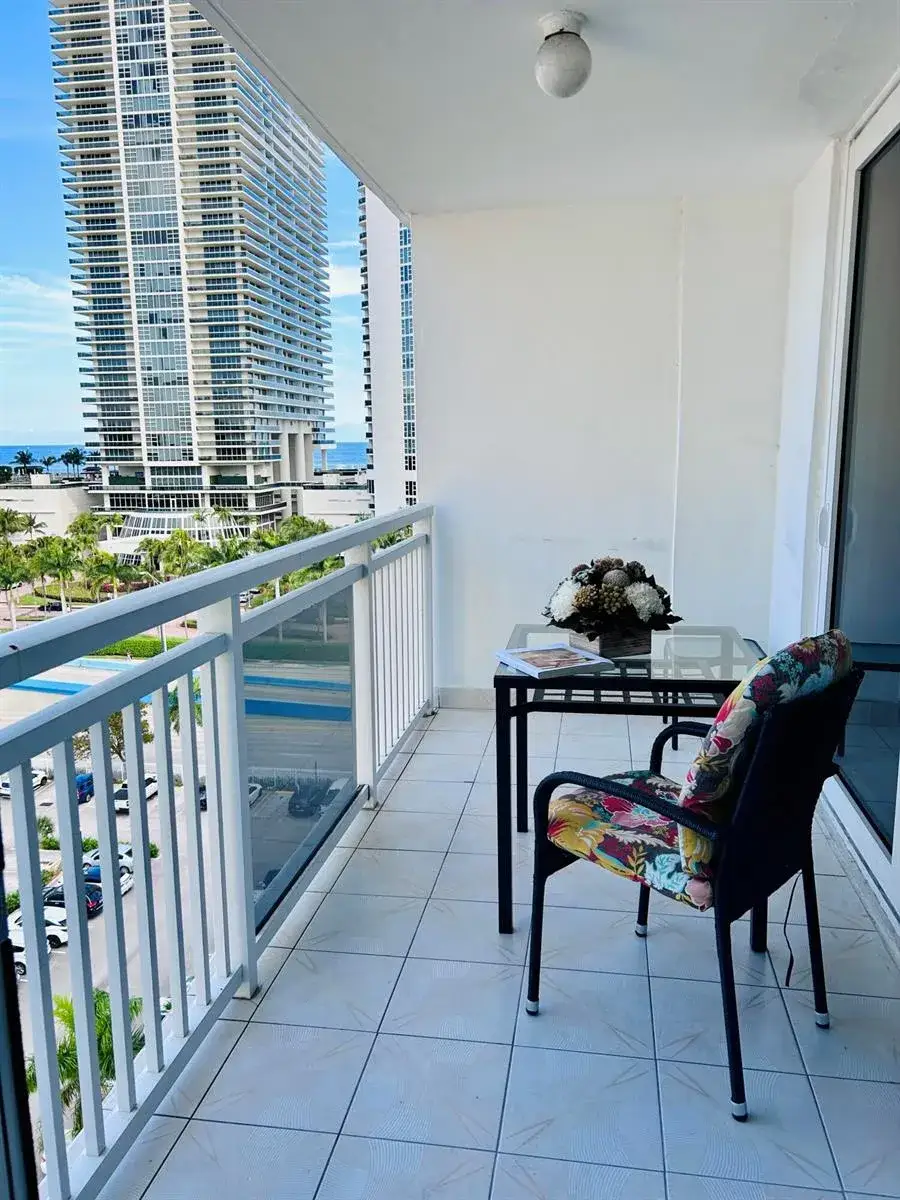 1849 S OCEAN Drive # 1105, Hallandale Beach FL 33009