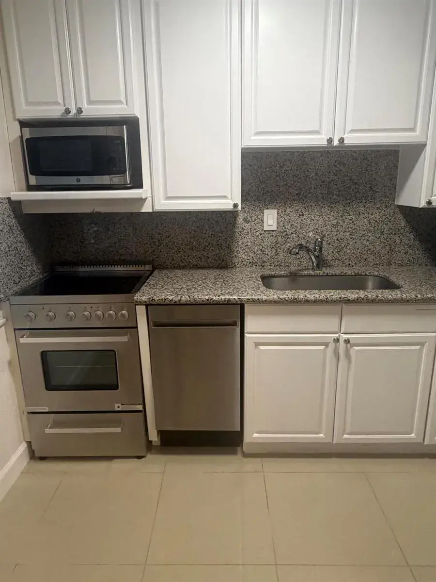 340 NW 19th Street Unit 209, Boca Raton FL 33432