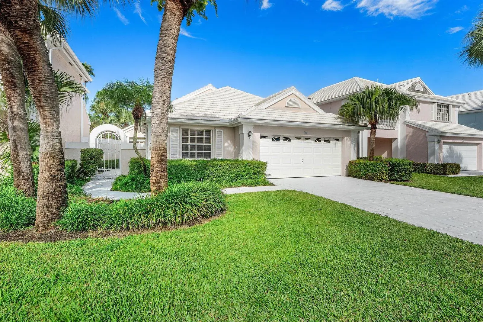 12 Elgin Lane, Palm Beach Gardens FL 33418