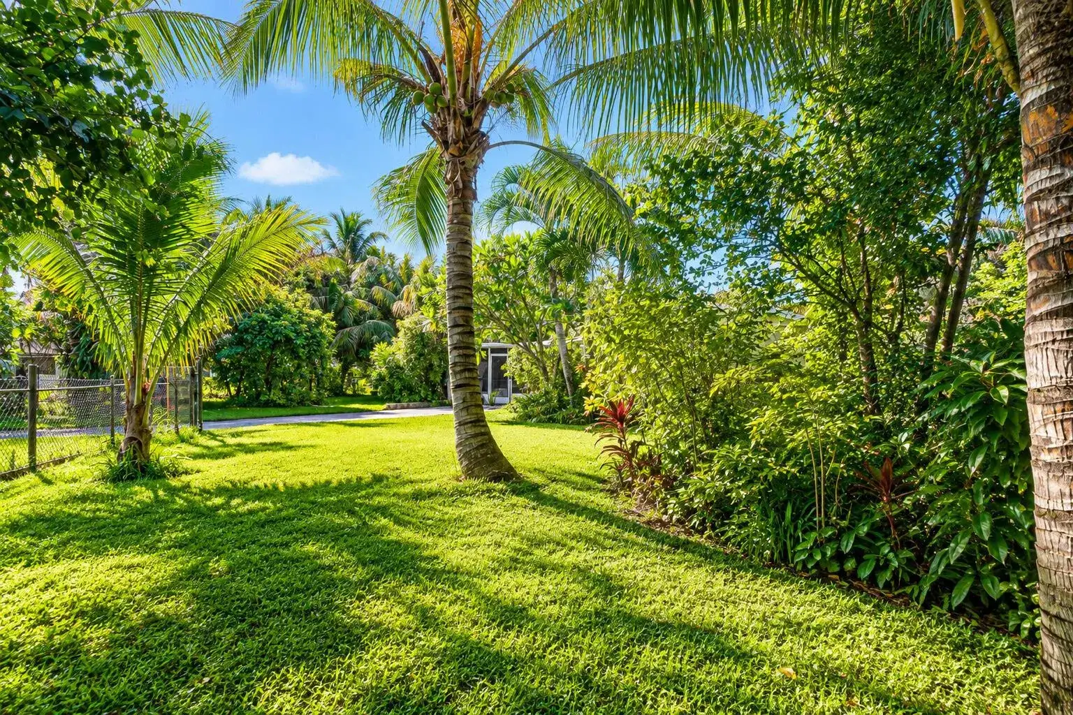 639 MADELINE Court, West Palm Beach FL 33413 photo 5