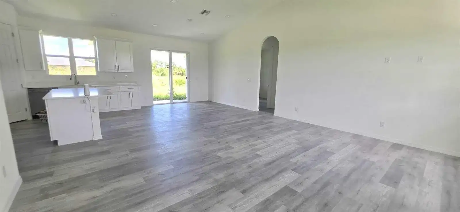 370 CHALET Avenue S, Lehigh Acres FL 33974 photo 5