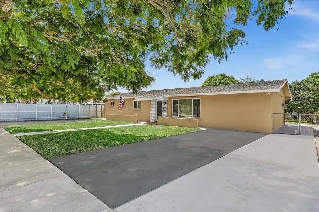 2624 SW 107TH Court, Miami FL 33165
