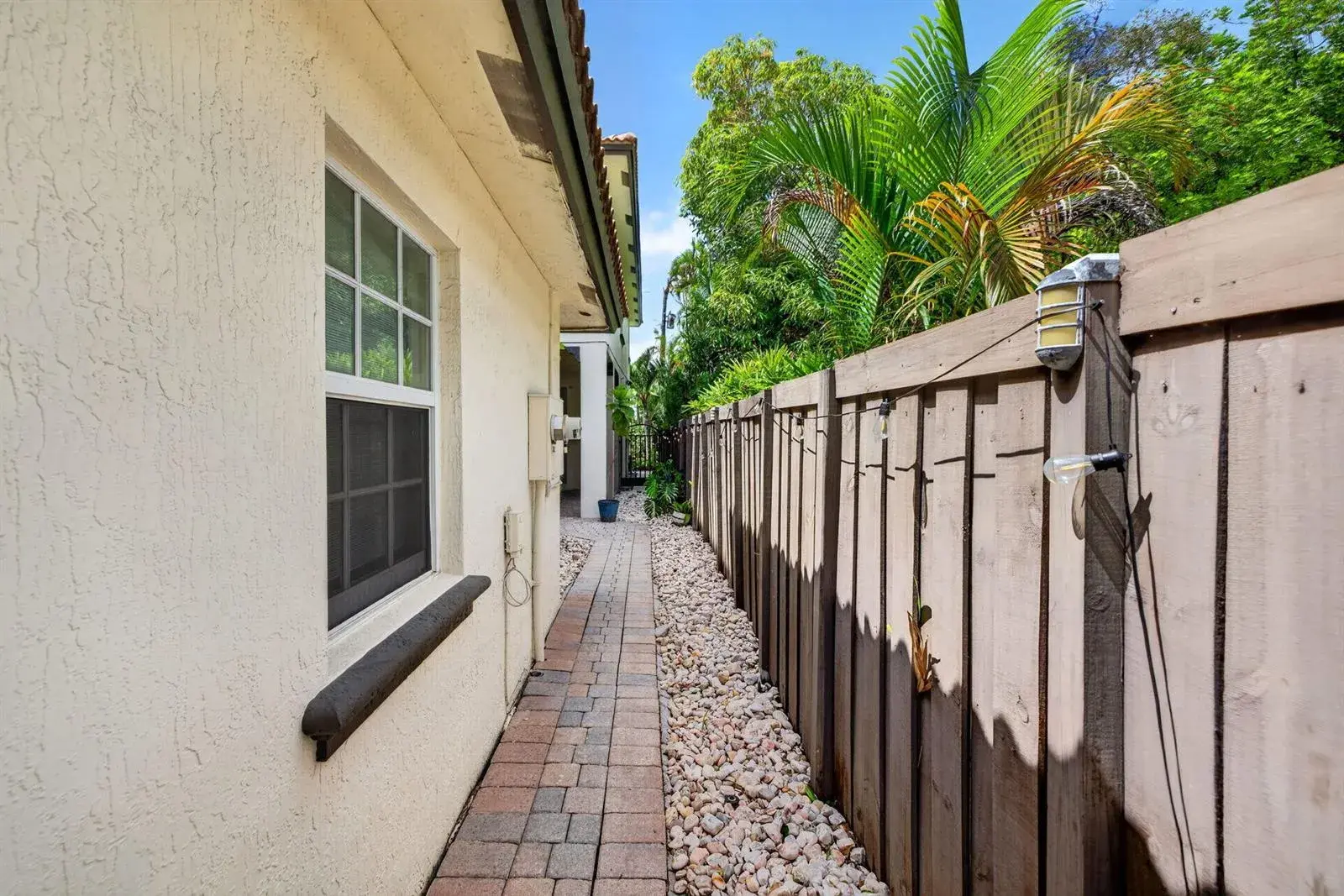 1111 NE 16TH Avenue, Fort Lauderdale FL 33304
