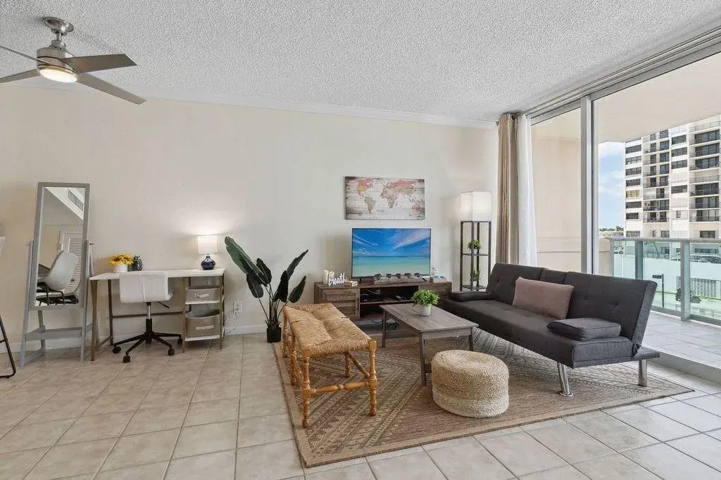 2501 S OCEAN Drive # 304, Hollywood FL 33019