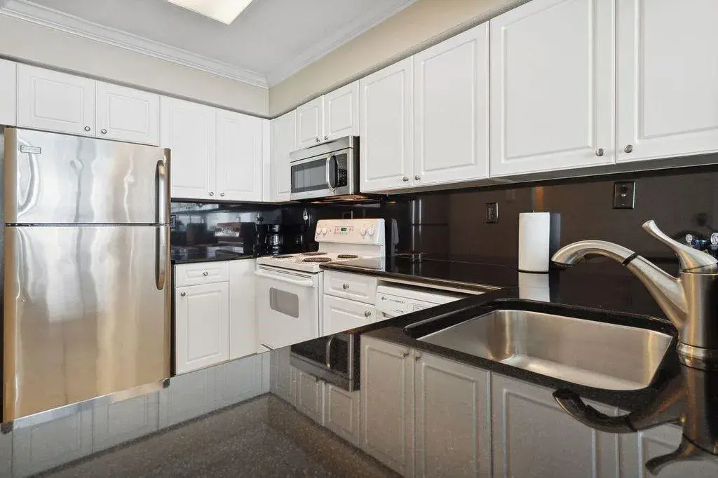 2501 S OCEAN Drive # 304, Hollywood FL 33019