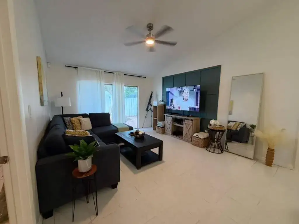 1437 ROYAL FOREST Court, West Palm Beach FL 33406 photo 3