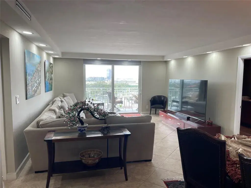 427 Golden Isles Drive # 14c, Hallandale Beach FL 33009