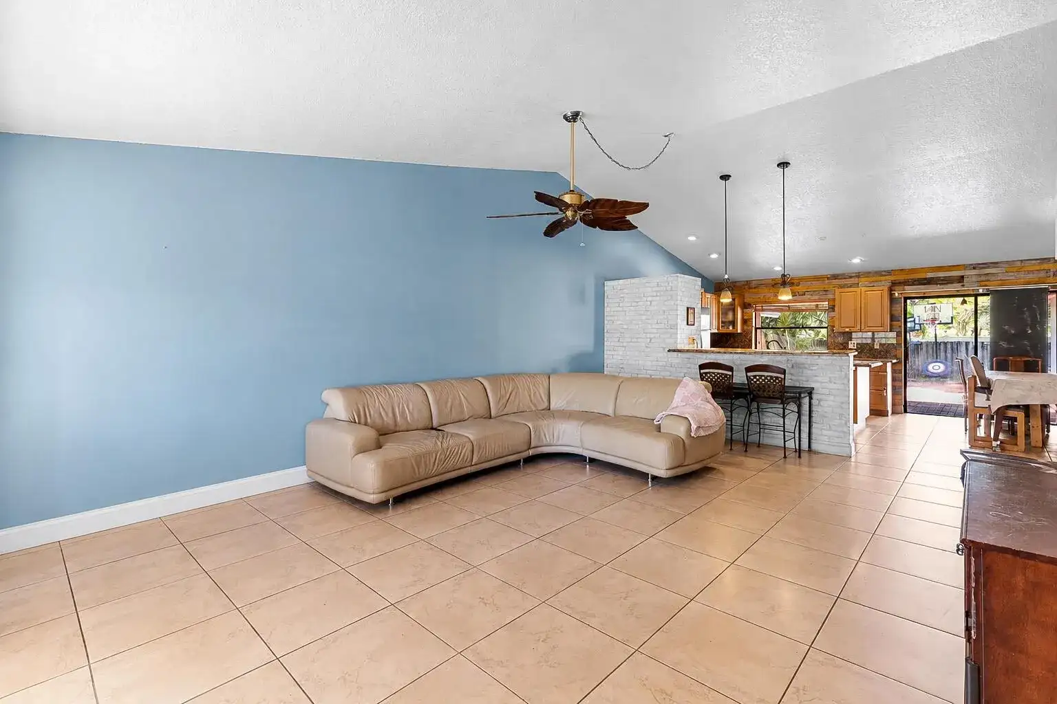 2872 NW 95th Avenue, Coral Springs FL 33065 photo 4