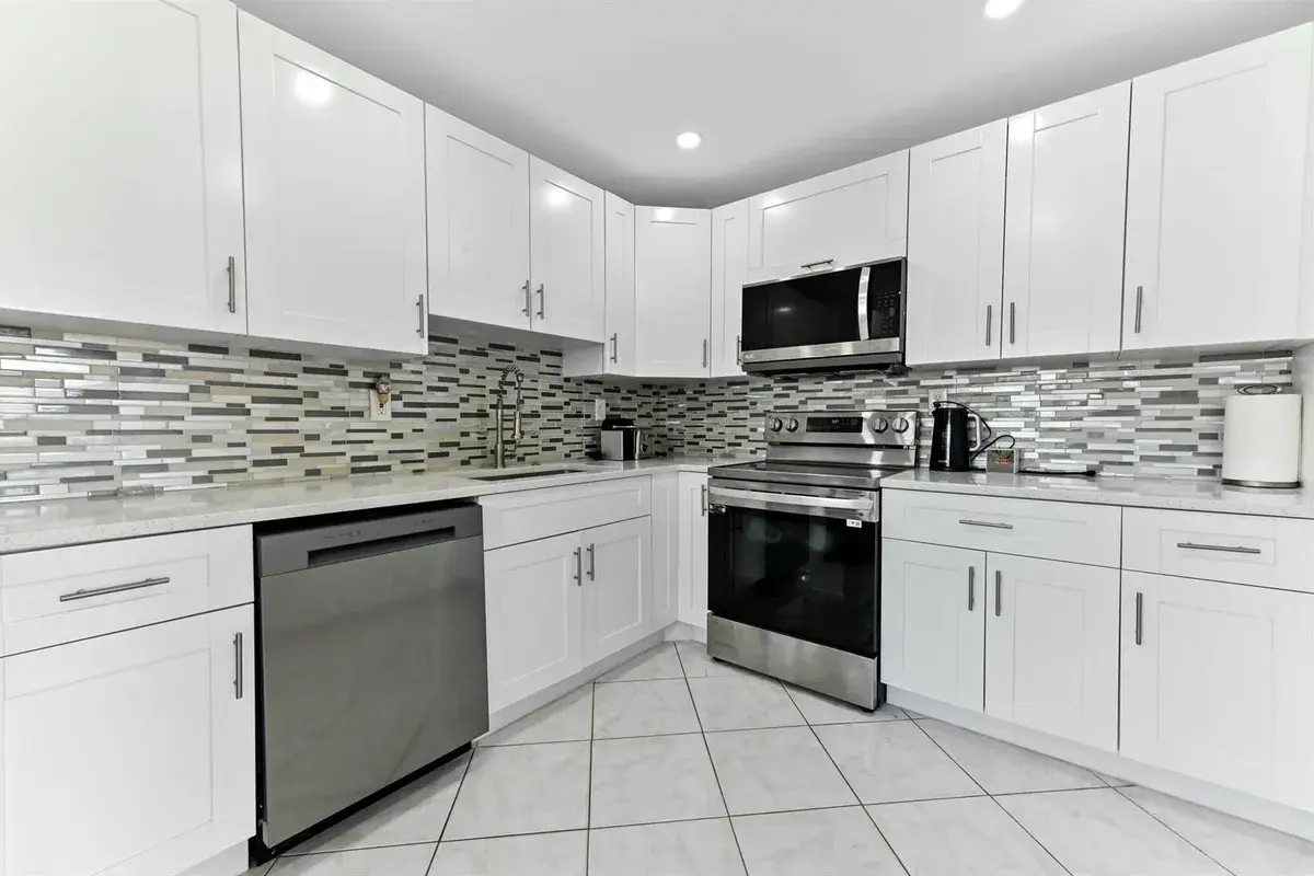 528 Burgundy K Avenue, Delray Beach FL 33484