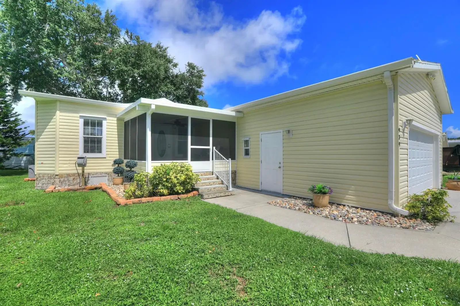 939 PECAN Circle, Barefoot Bay FL 32976 photo 2