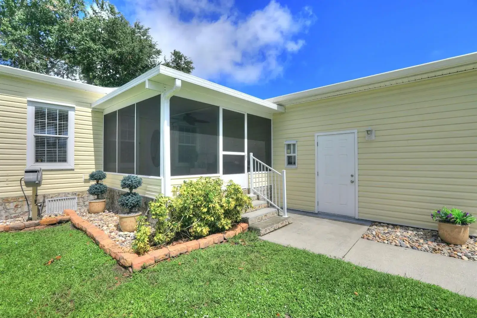 939 PECAN Circle, Barefoot Bay FL 32976 photo 3