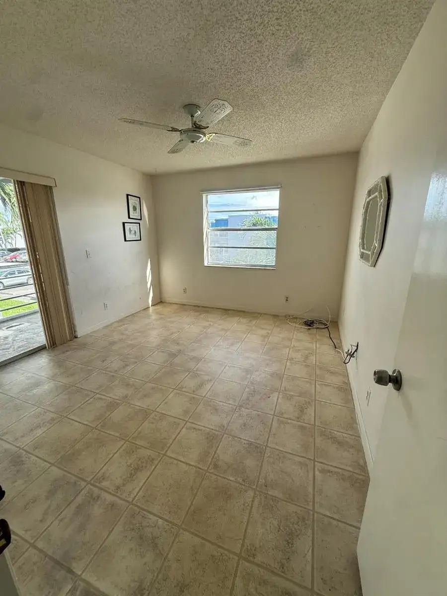 573 Flanders L, Delray Beach FL 33484 photo 3
