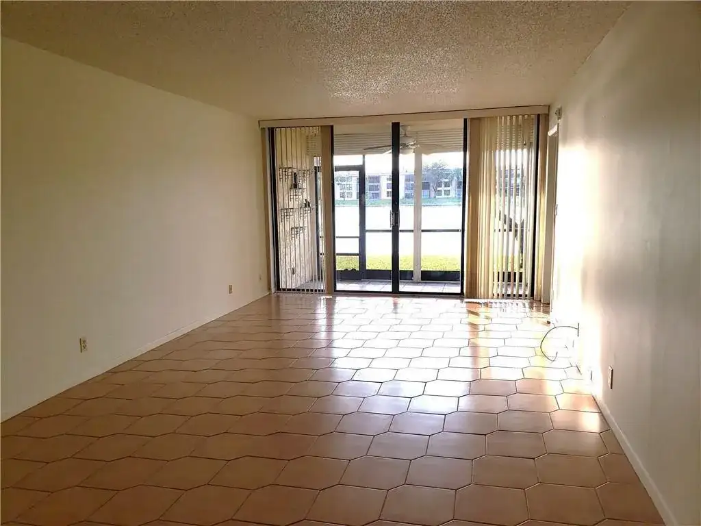 6010 CORAL LAKE Drive # 110, Margate FL 33063 photo 3